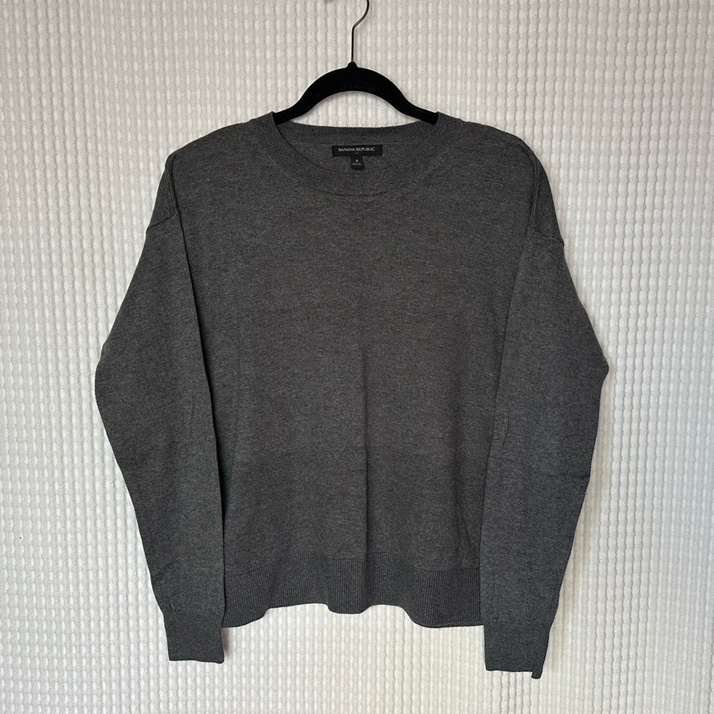 Banana Republic Gray Crewneck Sweater Classic Knit Design